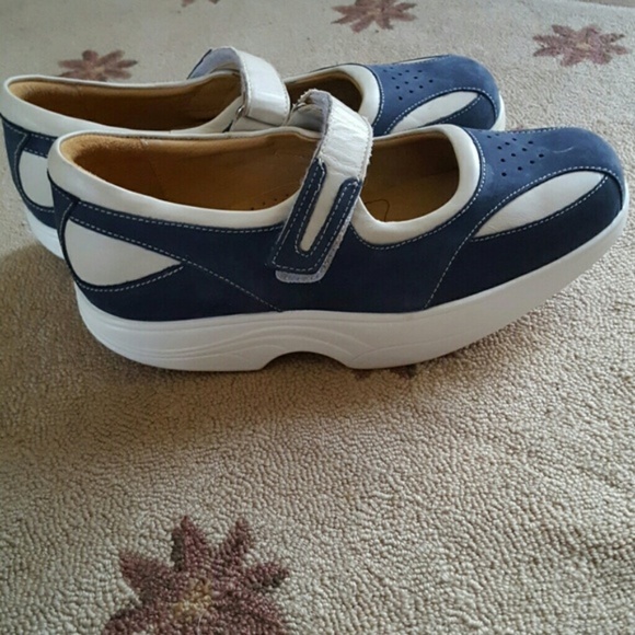 Cogent Shoes - COGENT Rocking Sole Shape Up Leather Mary Janes